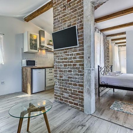 Studio Apartment With Balcony Split Extérieur photo