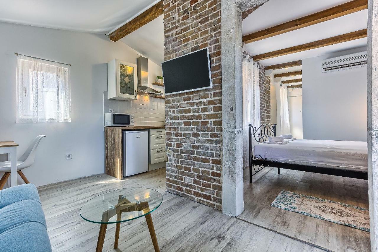 Studio Apartment With Balcony Split Extérieur photo